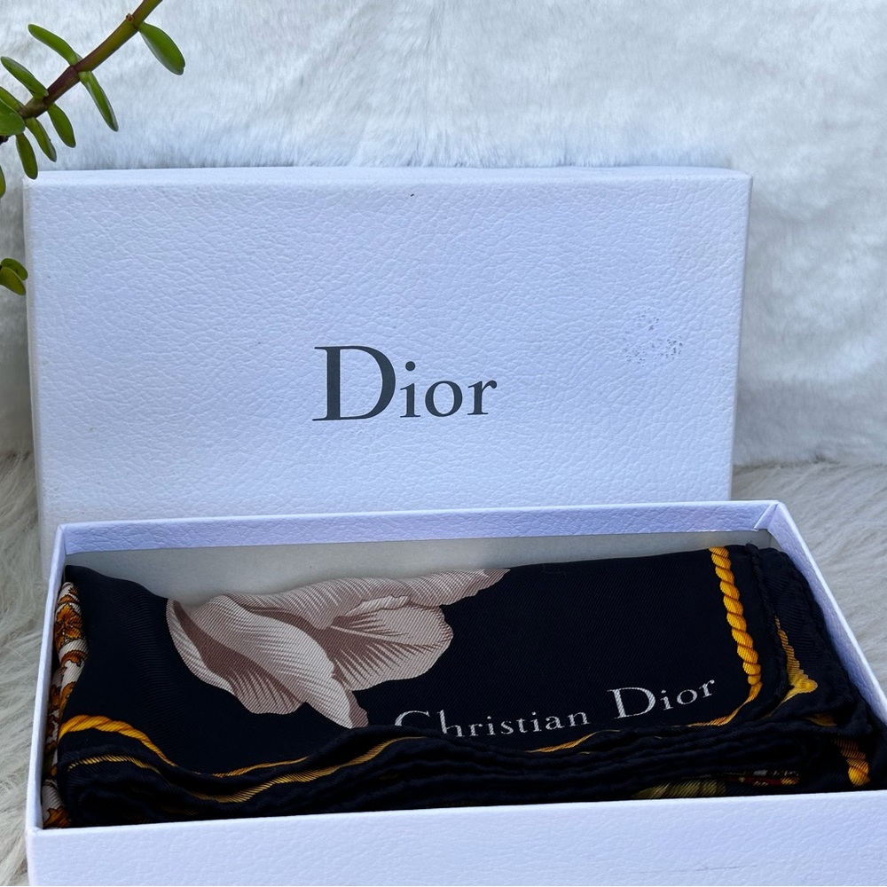 🎈🎈SOLD🎈🎈Christian Dior Scarf